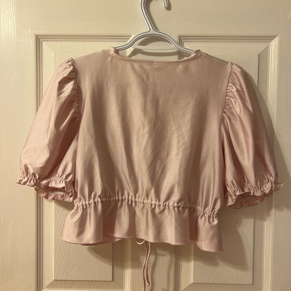 Urban outfitters “out from under” cropped puff sleeve ruffle top - Picture 4 of 4